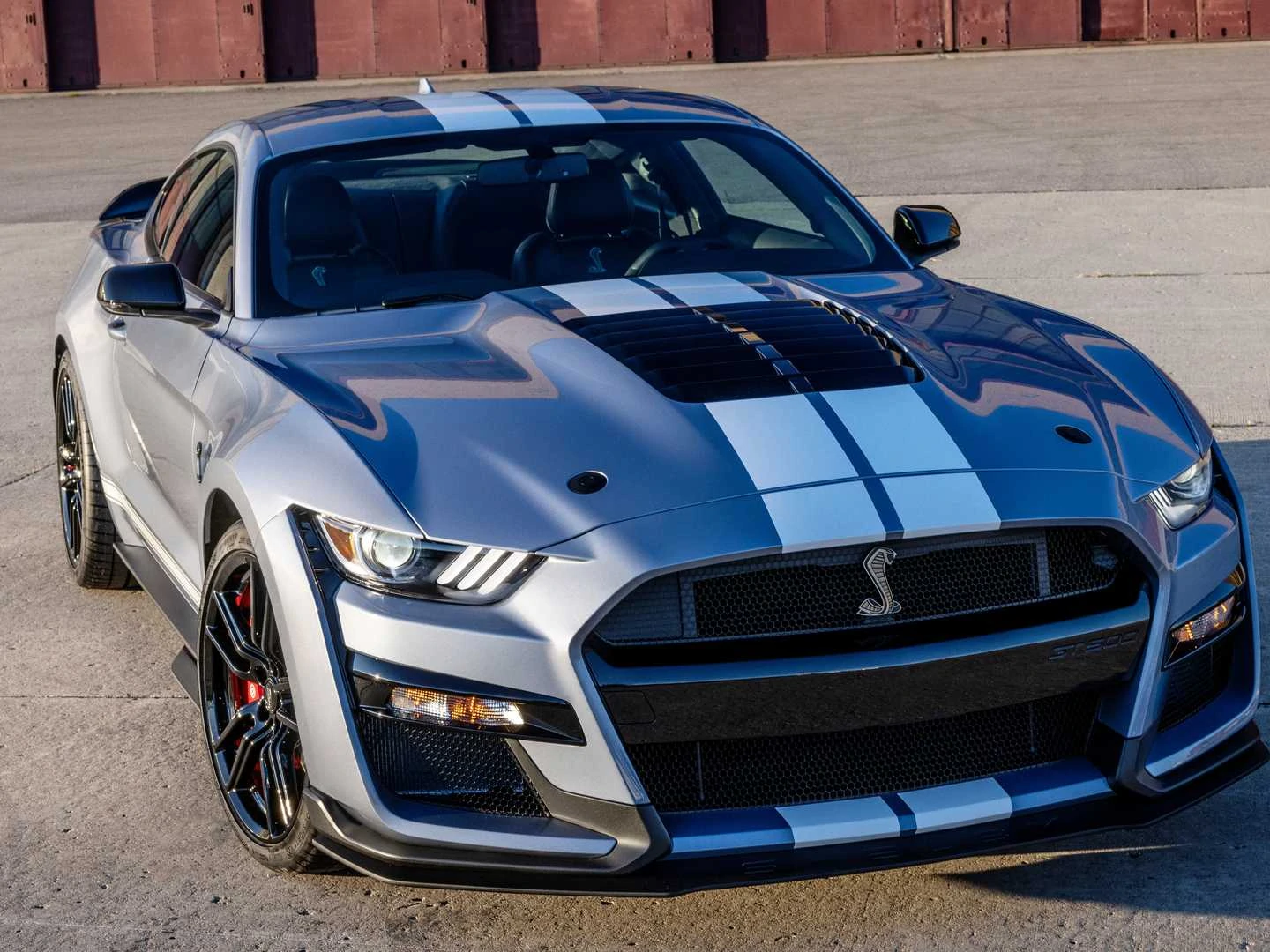 2022-ford-mustang-shelby-gt500-heritage-edition-front-corner-high-angle-1